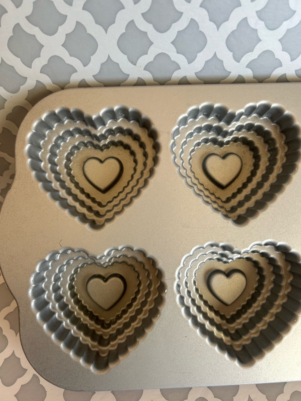 Nordic Ware Tiered Heart cakelet pan 6-Cavity - Picture 5 of 6
